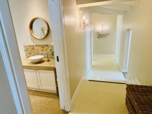 Ένα μπάνιο στο Stunning bungalow just off Robberg