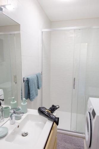 T2 rénové Premium - Parking Privé - Clim - 300 m Plage - Wifi - Balcon