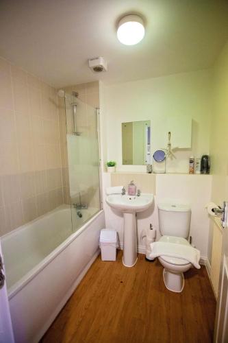 a bathroom with a sink and a toilet and a tub at Long Barn House - Andover in Enham-Alamein