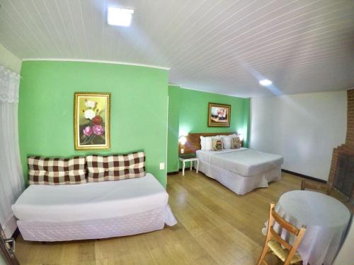 En eller flere senge i et værelse på Pousada Aargau