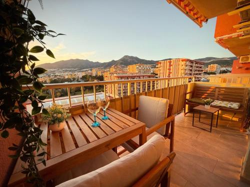 Benalmadena, Jupiter 1-Bedroom Apartment with Sea & Mountain Views, Pool & Garden
