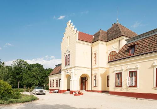 Fotografie z fotogalerie ubytování Pokvár Castle v destinaci Tét