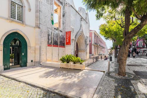 Vintage-Chic Apartment in the City Center, Chiado