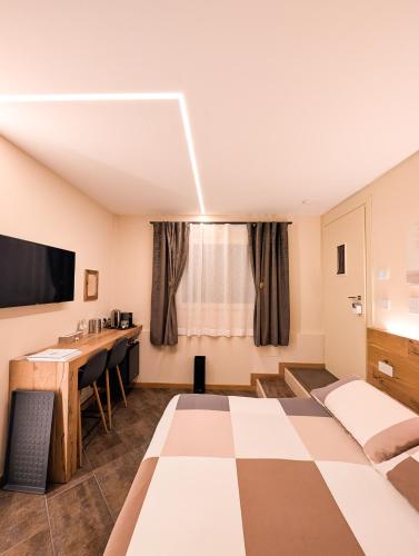 Postel nebo postele na pokoji v ubytování Lucalì Mountain Room