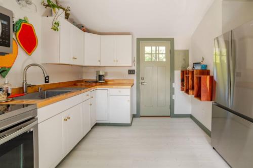 Køkken eller tekøkken på The Surf+Sleep