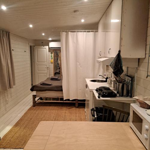 Μια τηλεόραση ή/και κέντρο ψυχαγωγίας στο Gästhus öppen planlösning