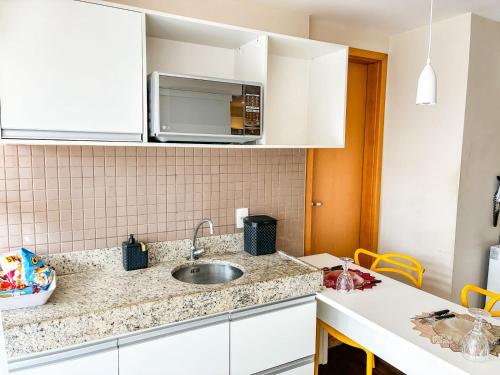 Η κουζίνα ή μικρή κουζίνα στο Flat no Centro de Campo Grande