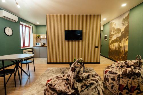En TV eller et underholdningssystem på Apartment 1 Camera