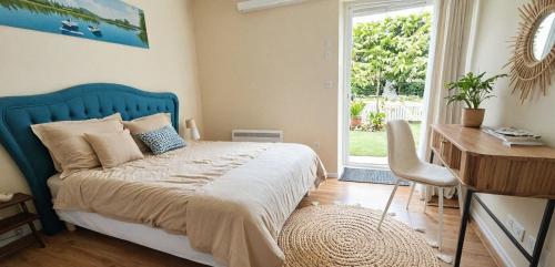 Ένα ή περισσότερα κρεβάτια σε δωμάτιο στο Chambre Chez l'habitant "Maïssi"