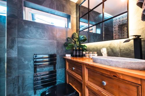 Ένα μπάνιο στο Free Parking 11 Guests Family&Contractors Bedford