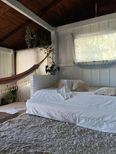 En eller flere senge i et værelse på Surya SurfVilla