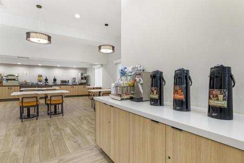 a restaurant with a counter with two soda machines at Best Western Chula Vista/Otay Valley Hotel in Chula Vista