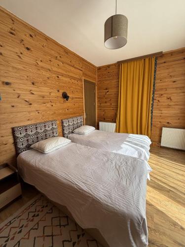 Postel nebo postele na pokoji v ubytování panorama gomarduli