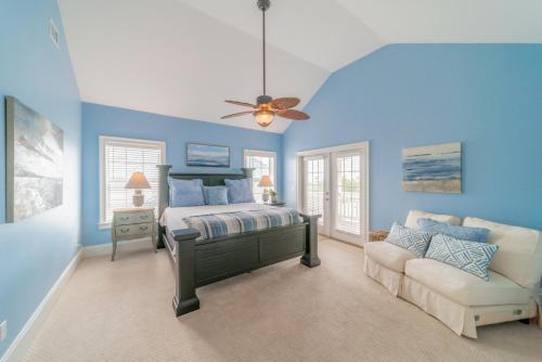 Giường trong phòng chung tại Sand Seair l Private Heated Pool l Bikes and Golf Cart included