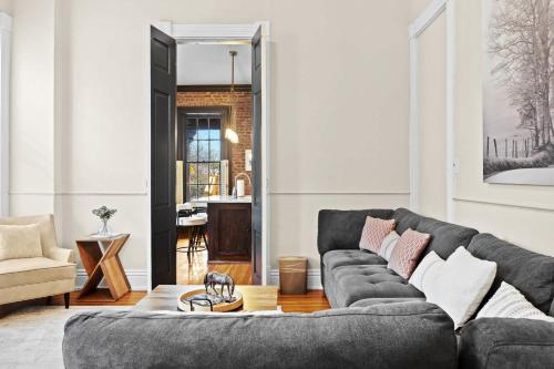 Гостиная зона в Spacious 6BR Home Near Bourbon Trail & Attractions