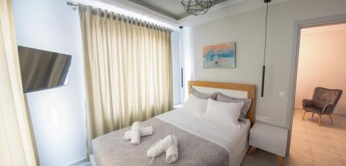 En eller flere senge i et værelse på Apostolos Preveza Apartments