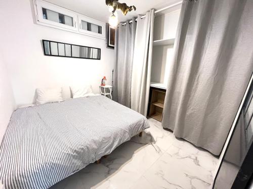 Ένα ή περισσότερα κρεβάτια σε δωμάτιο στο Limitrophe Monaco