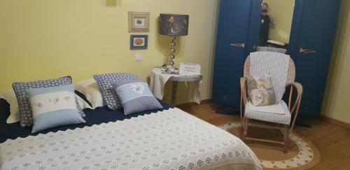 Giường trong phòng chung tại Chambre d'hôtes Le Devezou 12400 Saint Affrique