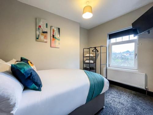 En eller flere senge i et værelse på Chestnut House - Merthyr Tydfil