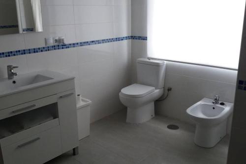 Ένα μπάνιο στο BNB LOLA - Habitacion privada - Aire acondicionado - Baños compartidos