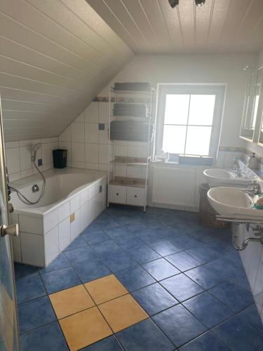 Ένα μπάνιο στο Ferienhaus am Hang