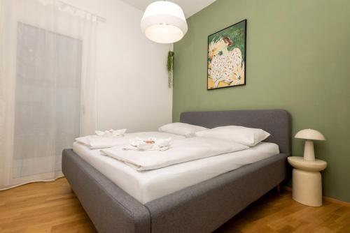 Modern apartment with garden & top connection