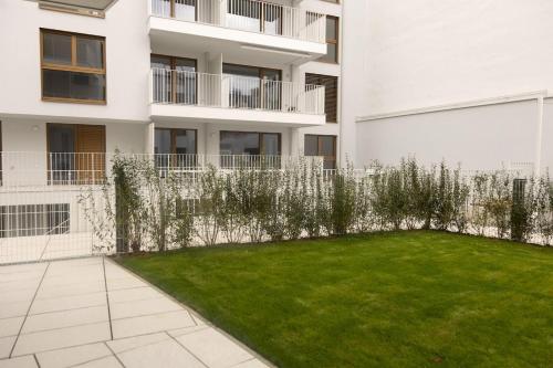 Modern apartment with garden & top connection