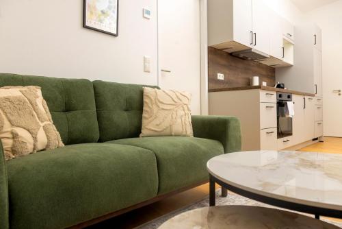 Modern apartment with garden & top connection