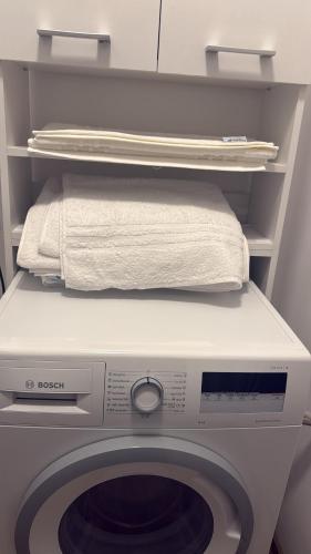 a washing machine with towels on top of it at Ru apartment in Craiova