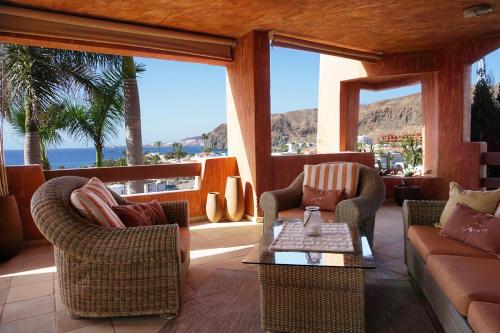 Adjona - 2 bedroom with large terrace and ocean views