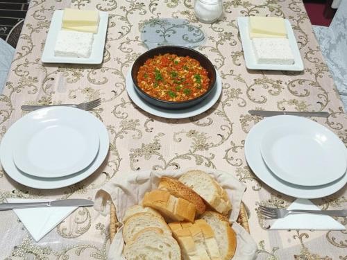 Menjar a l'habitació en casa particular o a prop