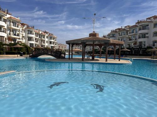 3-Bedroom Apartment on the Third Floor with 3 Balconies and lovely Pool View, Street View and Free Beach Access in Sharm Hills Resort