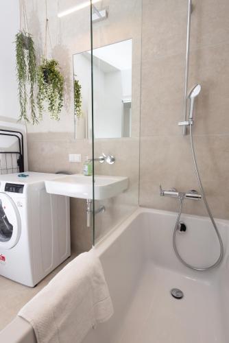 Modern Garden Apartment - 15min to center