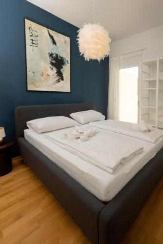 Modern Garden Apartment - 15min to center
