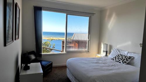 Ένα ή περισσότερα κρεβάτια σε δωμάτιο στο Pelicans Perch