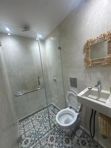 Phòng tắm tại Waves Hunter Surf House