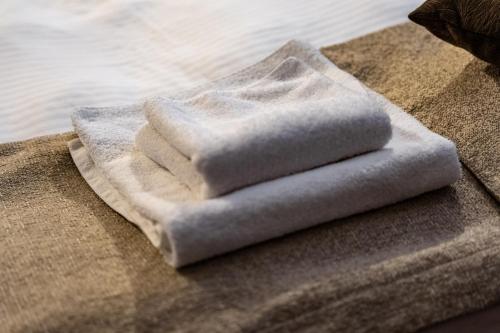 a white towel sitting on top of a table at Maar Hotel Brezovice in Prevallë