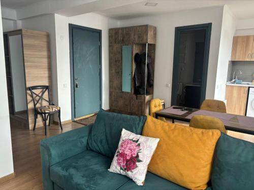 Posezení v ubytování bakuriani apart hotel room 201