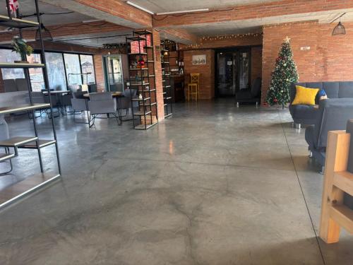 Restaurace v ubytování bakuriani apart hotel room 201