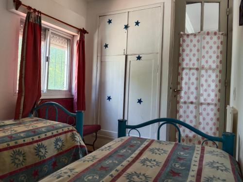 Кровать или кровати в номере Vivienda en altos con uso exclusivo de entrada de auto y parrilla