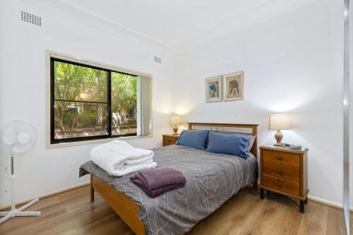 Ένα ή περισσότερα κρεβάτια σε δωμάτιο στο View Street Lake House