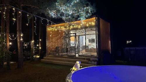 LEŚNY LUZ domek z jacuzzi w lesie nad jeziorem, duży taras, ognisko, gril, basen