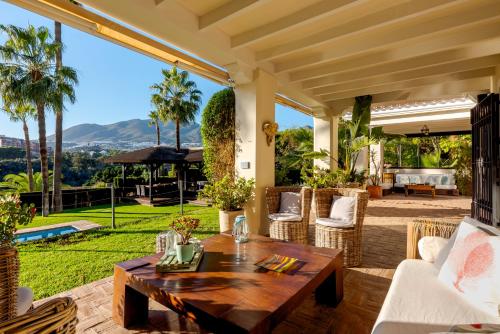 Ocean Views Luxury Villa next to beach