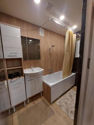 Ένα μπάνιο στο Goldi