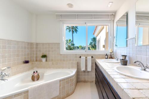 Ocean Views Luxury Villa next to beach