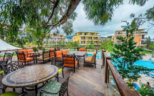 Bazén v ubytování Dream Land Oasis nebo v jeho okolí