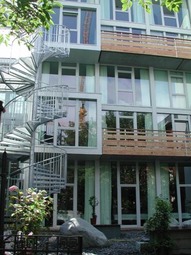 a building with a staircase in front of it at Hotel Wedina an der Alster in Hamburg