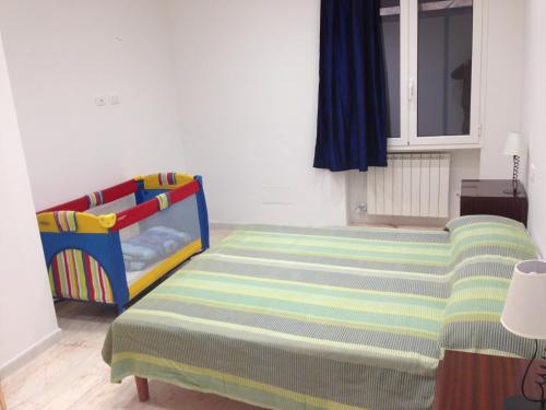 a small bedroom with a bed and a window at Appartamento Regonini in Alassio
