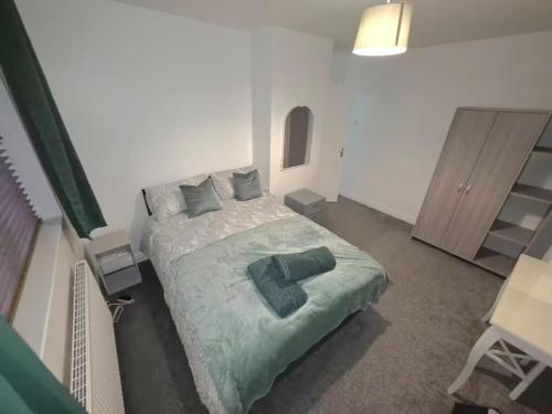 Spacious 3 Bedrooms 7 Beds Maisonette with 1 Bathroom 1WC 4 Smart TV's with Adaptable Lounge Area Tram access near Salford Quays and MCR City Centre photo 75