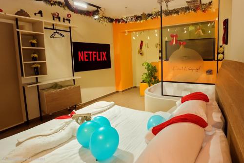 appartement Studio 5 min Airport Jacuzzi hotel, Massager